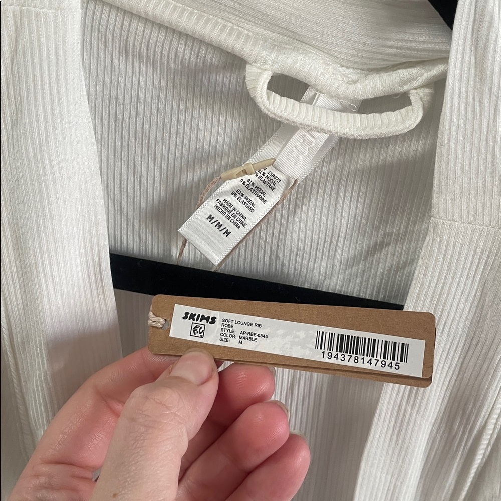 SKIMS Soft Lounge Ribbed Robe - Picture 8 of 11